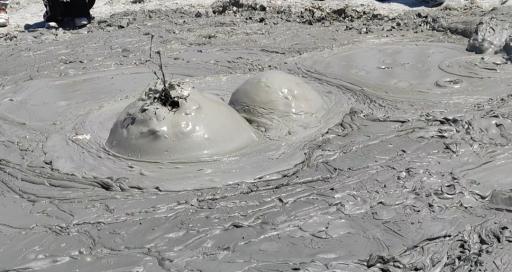 عکس کوه گل فشان تنگ