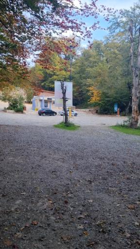 عکس چشمه آب معدنی قرمرض