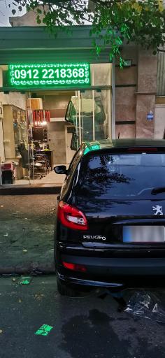 عکس شیشه اتومبیل دودی