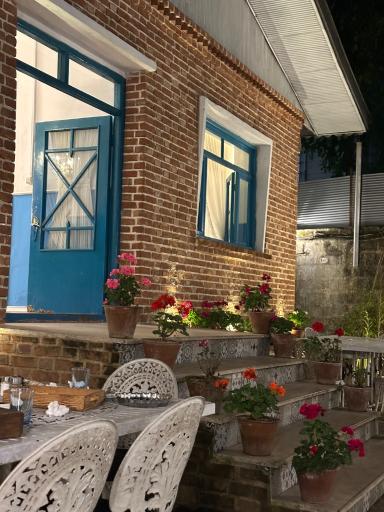عکس رستوران ماهی سفید