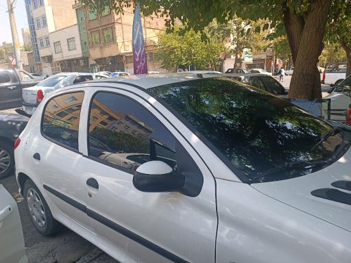 عکس شیشه اتومبیل دودی نایت گلس