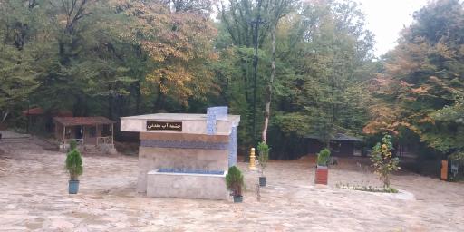 عکس چشمه آب معدنی قرمرض