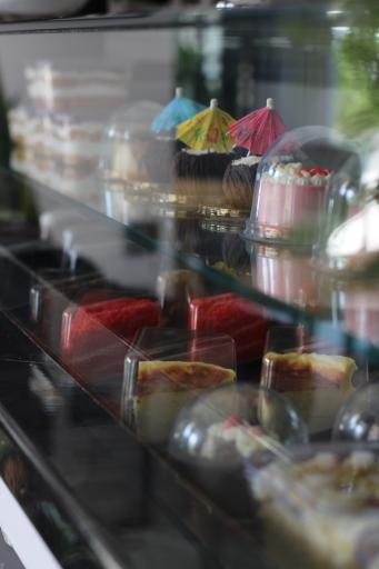 عکس کافه کیک ژکوند