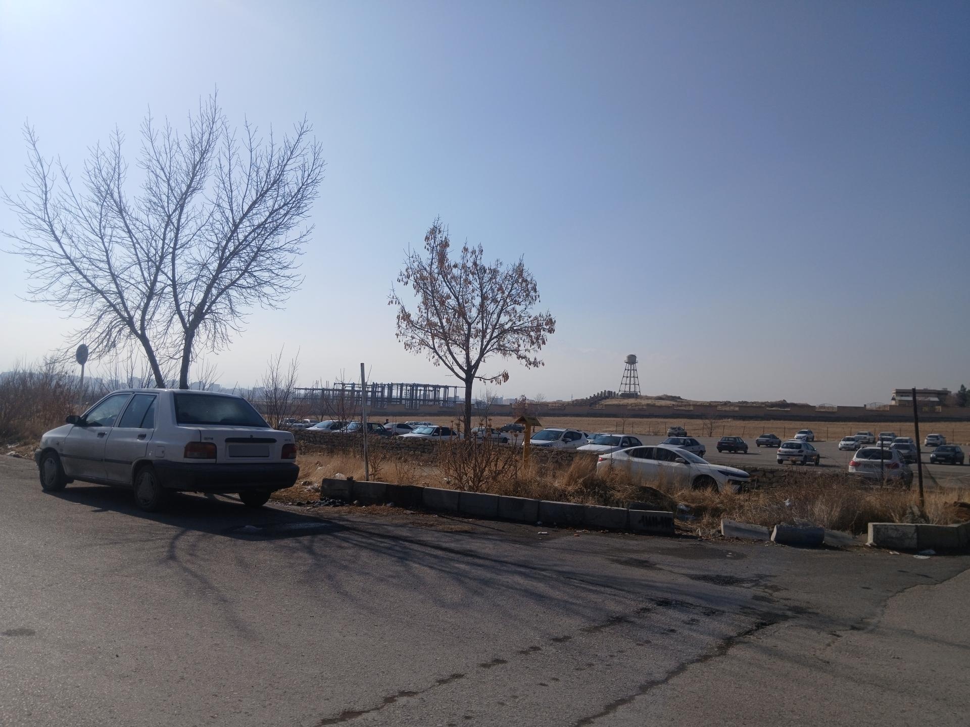 عکس پارکینگ دانشگاه آزاد