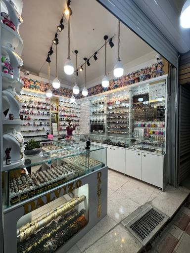 عکس فروشگاه نقره و بدلیجات دالویزو