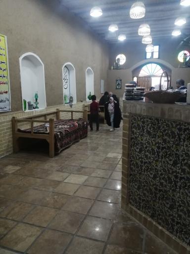 عکس رستوران سنتی باغچه نبات