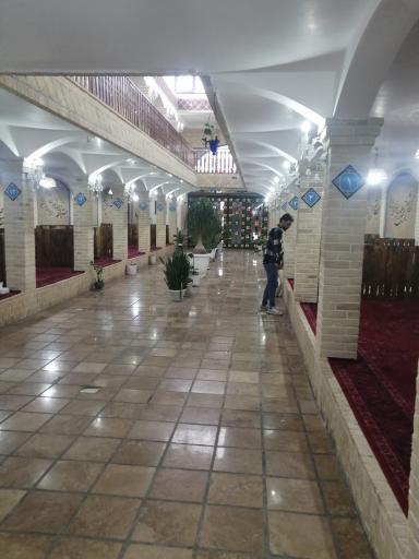 عکس رستوران سنتی باغچه نبات