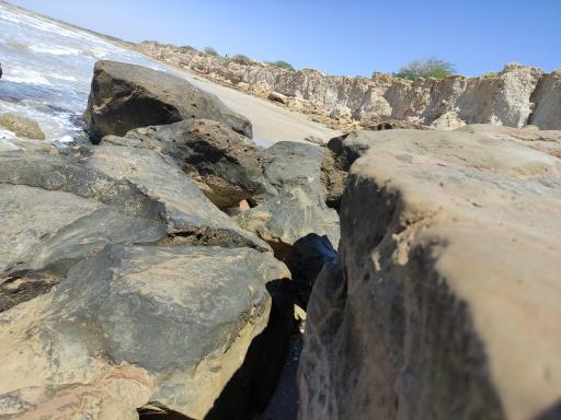 عکس ساحل صخره ای