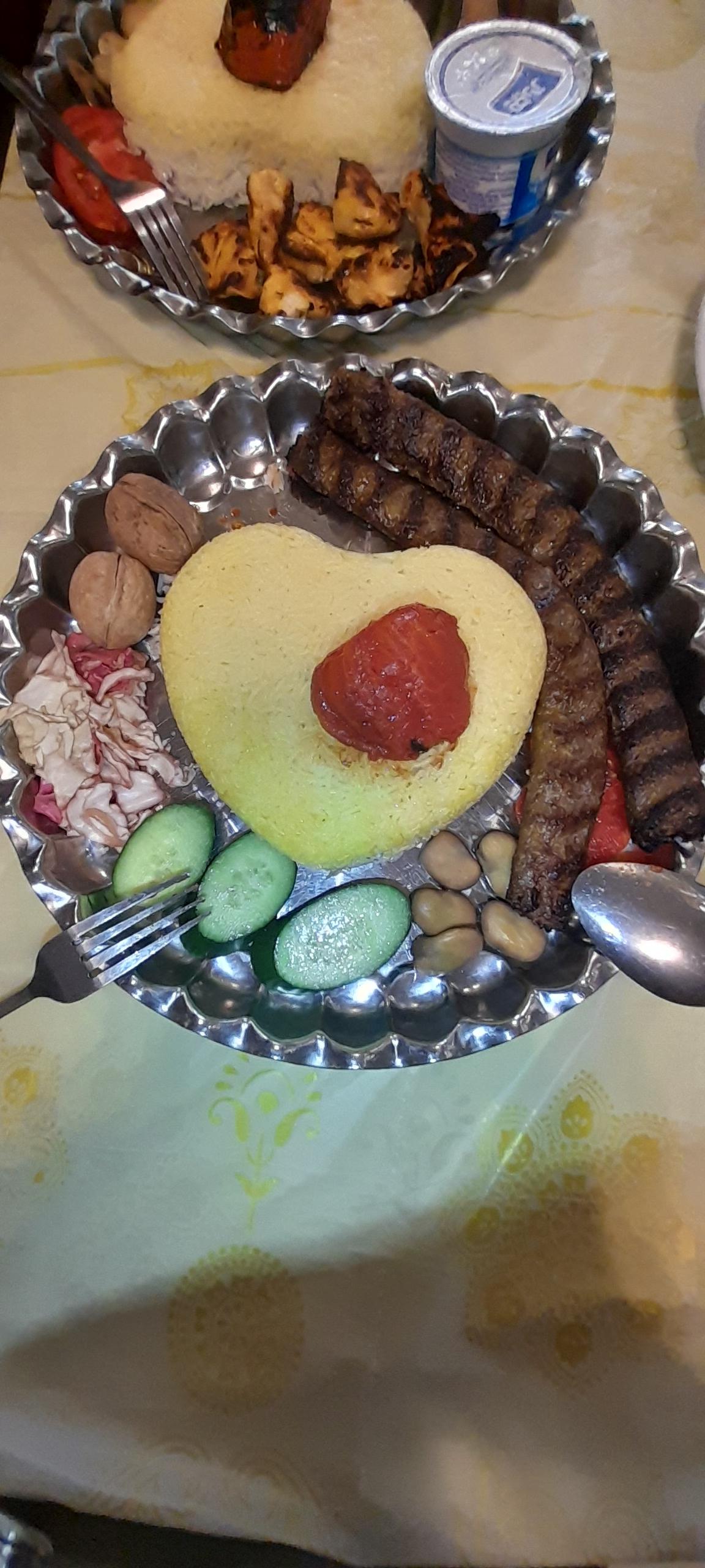 عکس رستوران سینی پر