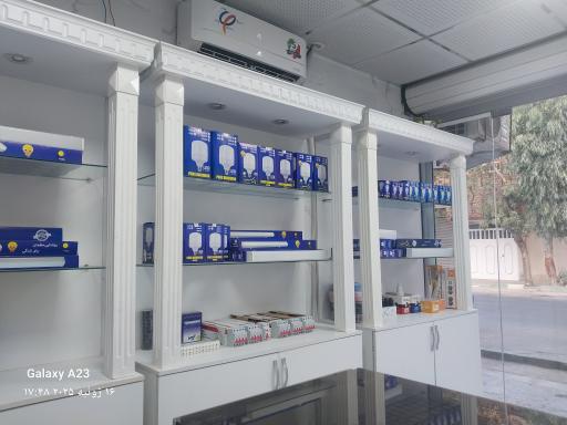 عکس الکترو مارکت معین