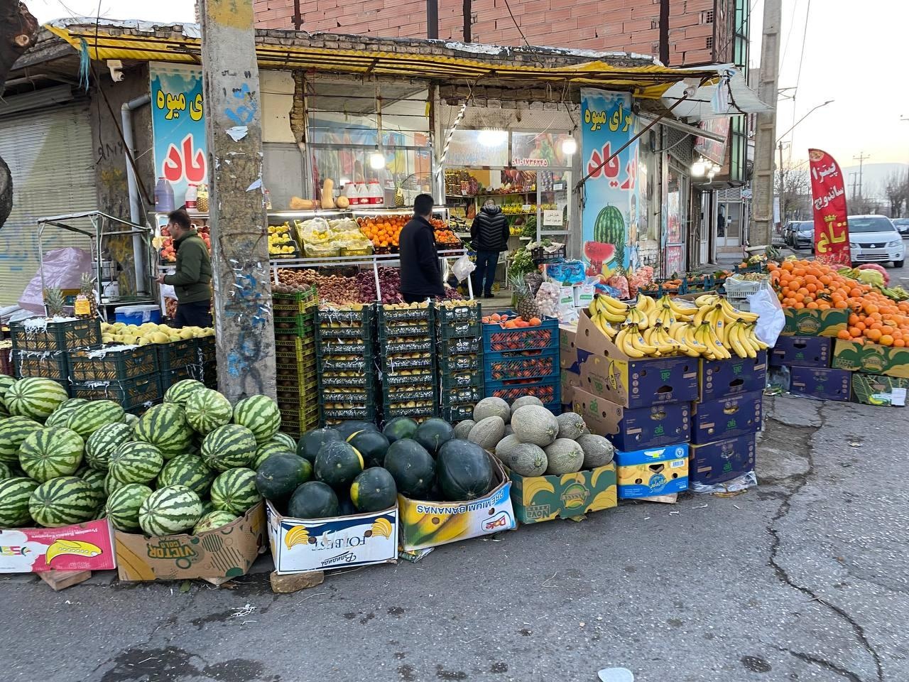 عکس میوه فروشی افشین اوریادی 
