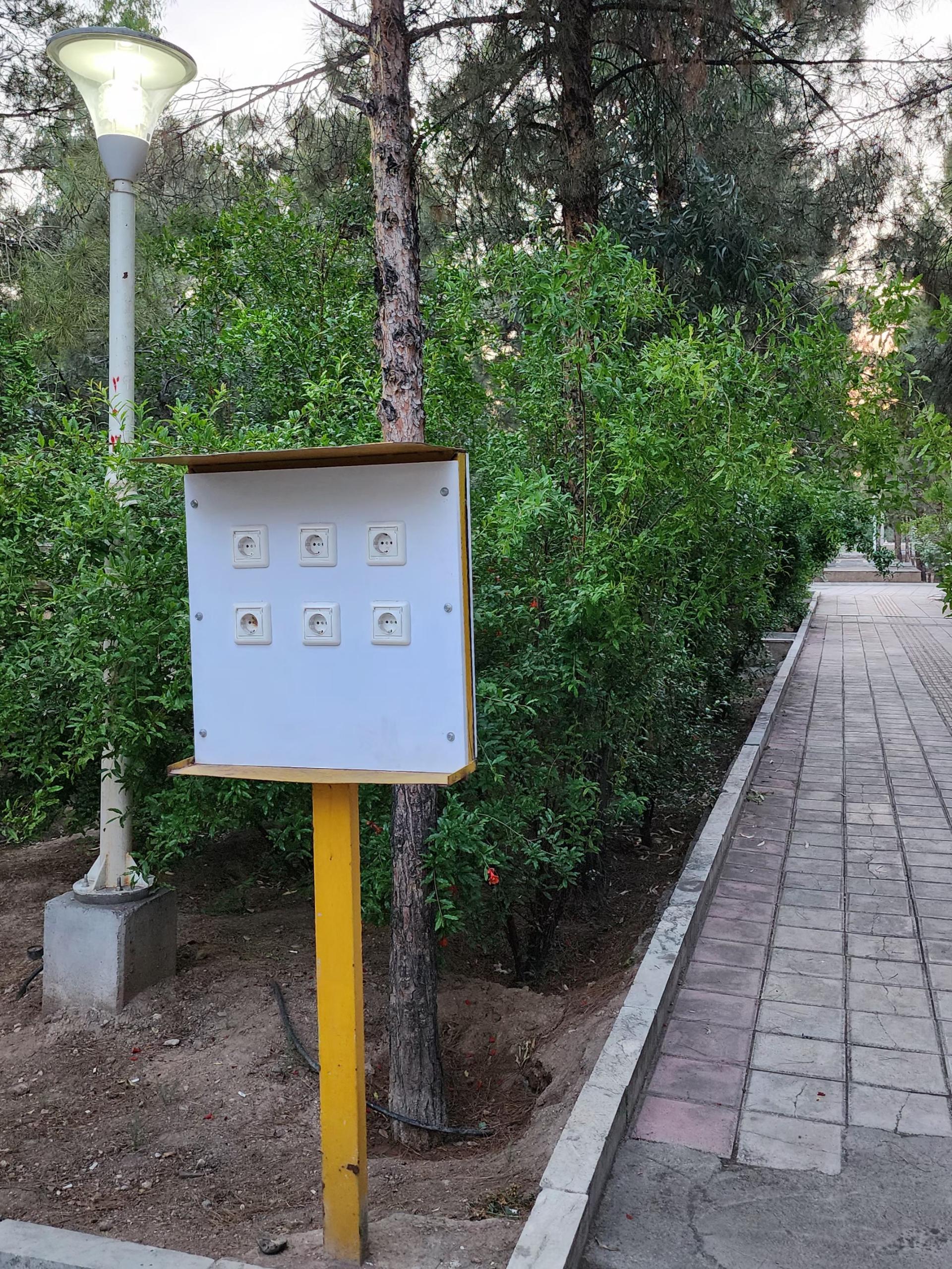 عکس پریز برق عمومی