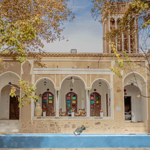 عکس اقامتگاه بوم گردی وسفره خانه سنتی توتیا