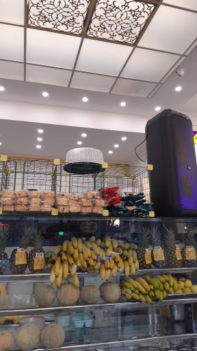 عکس آبمیوه و بستنی نوشین روان