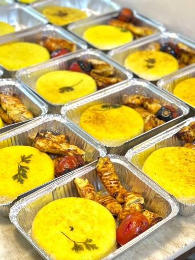 عکس سفارش گیری غذای عمده رستوران ریژان 