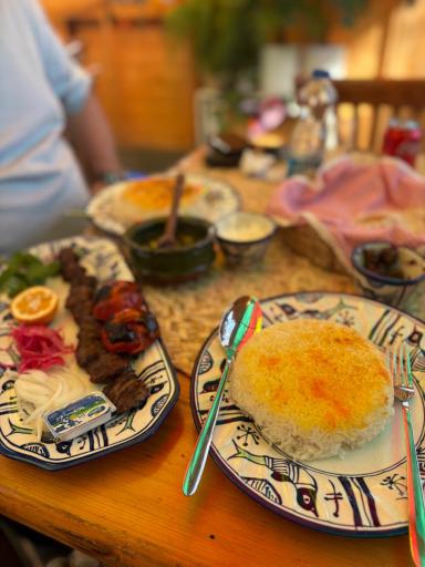 عکس باغ رستوران افرا