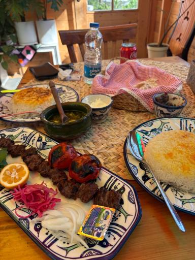 عکس باغ رستوران افرا