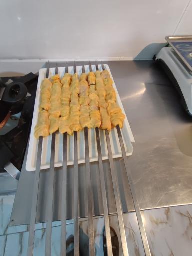 عکس رستوران دارچین