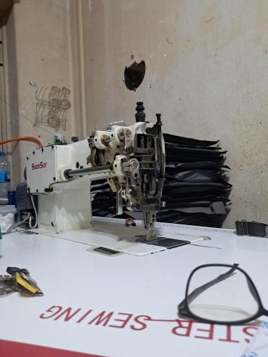 عکس کارگاه کیف دوزی کوله پشتی قراگوزلو