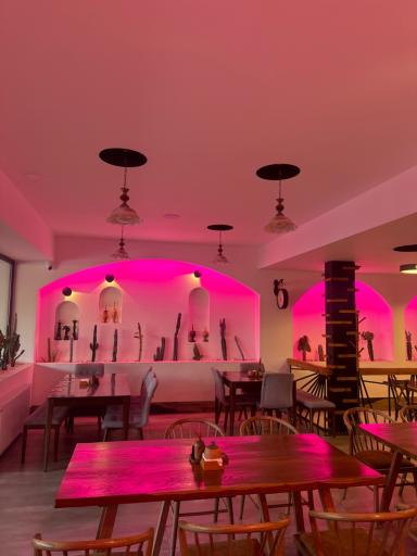 صبحانه سرای دهخدا