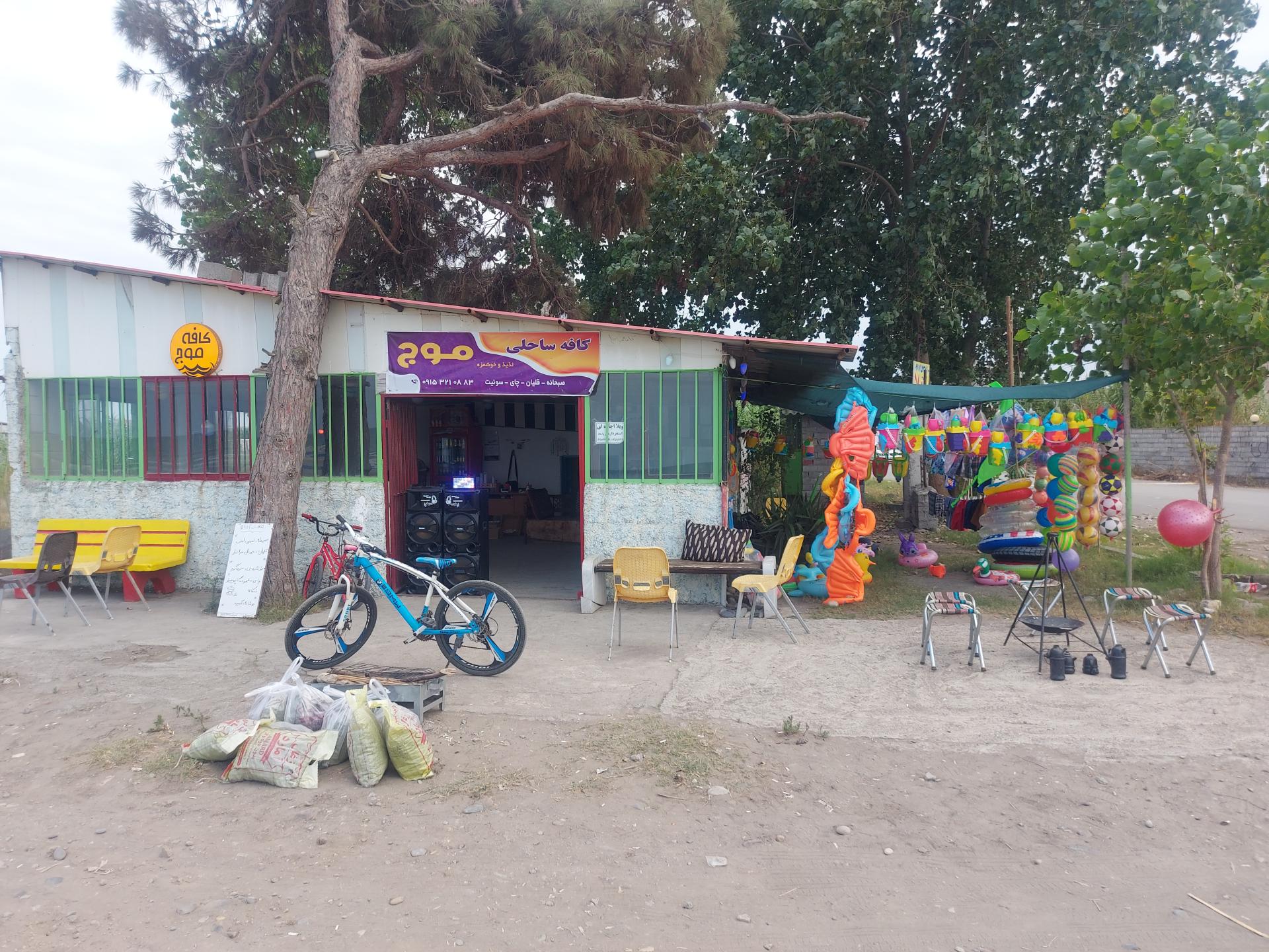 عکس کافه ساحلی موج