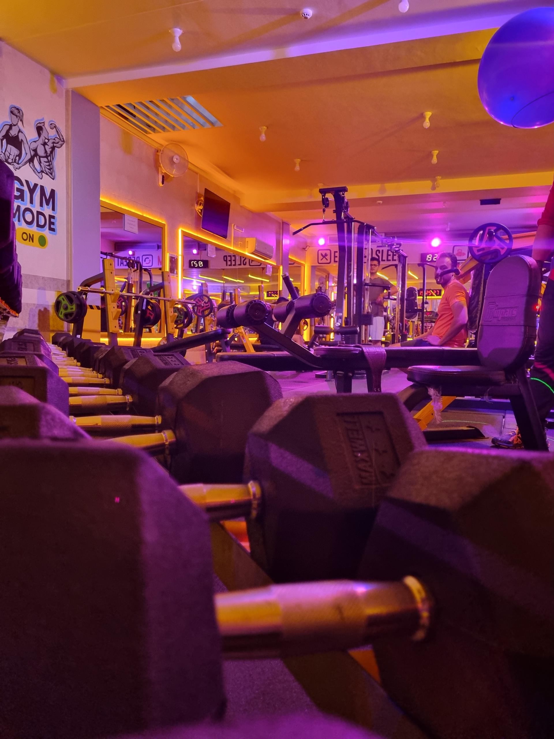 عکس باشگاه بدنسازی سلطان ۱۲۱ بانوان