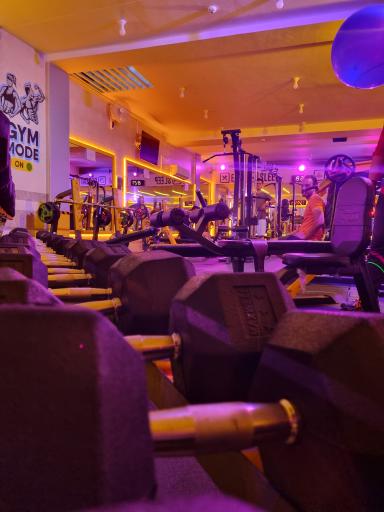 عکس باشگاه بدنسازی سلطان ۱۲۱ بانوان