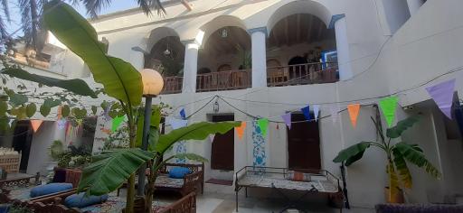 عکس سفره خانه سنتی نریمان