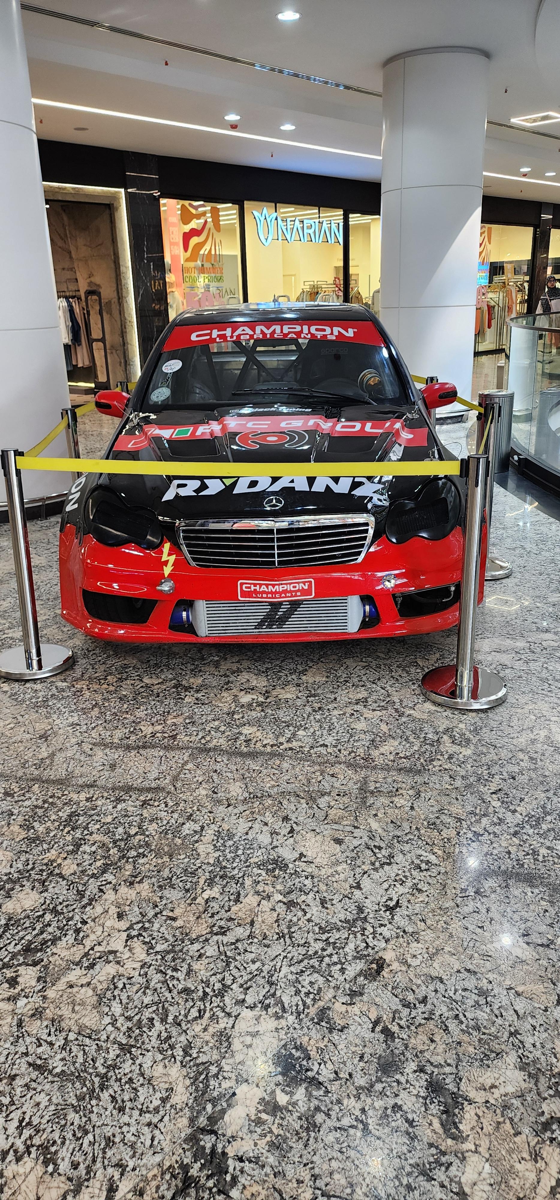 عکس مرکز خرید دومان