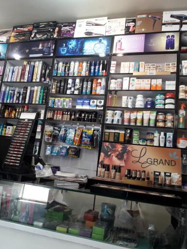 عکس فروشگاه لوازم آرایشی هستی