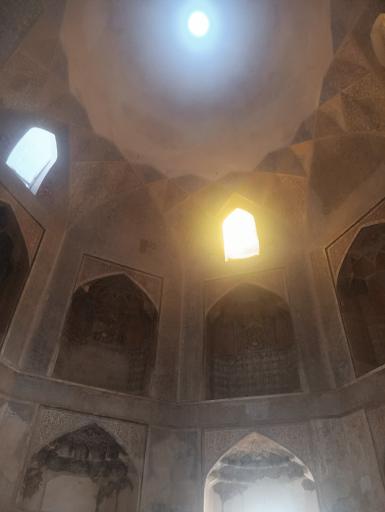 عکس عمارت خورشید