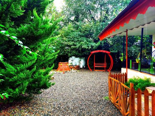 عکس اقامتگاه بومگردی باغ گلها