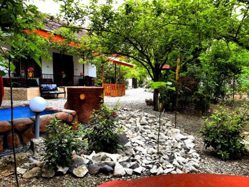 عکس اقامتگاه بومگردی باغ گلها