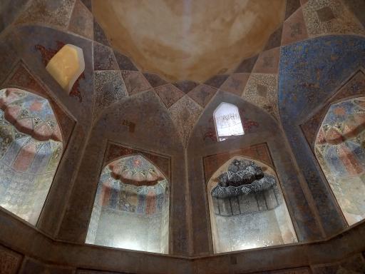 عکس عمارت خورشید