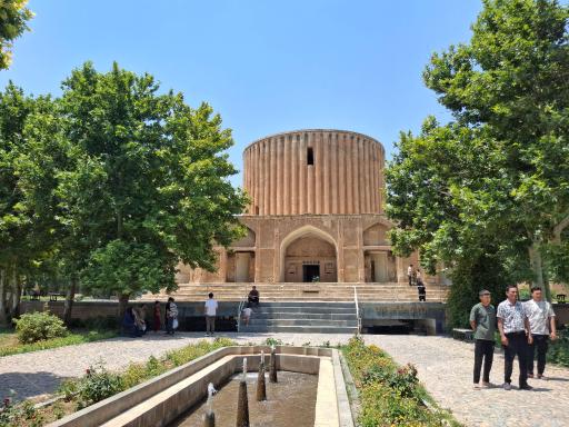 عکس عمارت خورشید