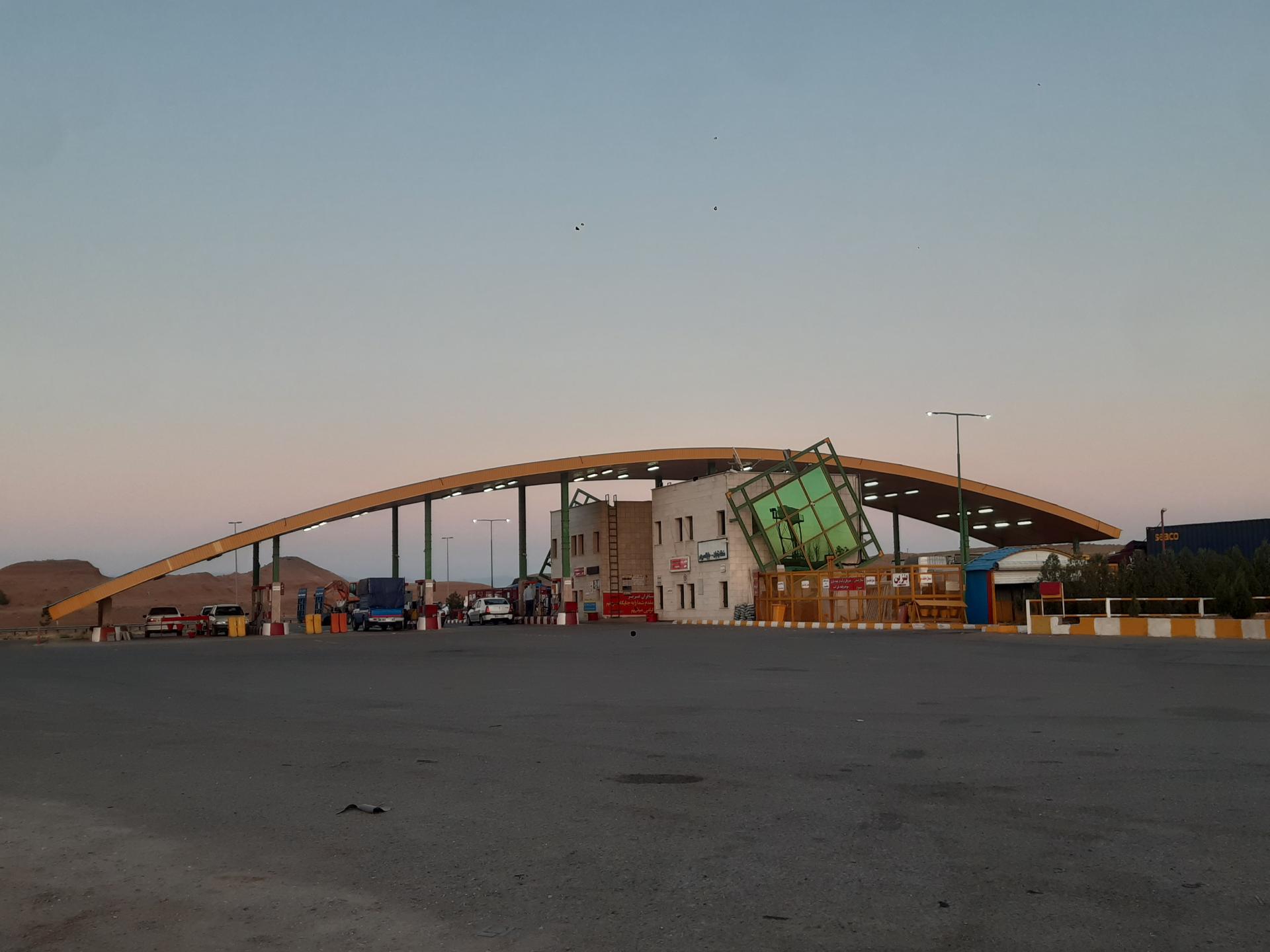 عکس پمپ بنزین مجتمع رفاهی شهریار