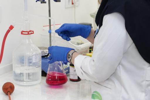 عکس آزمایشگاه تخصصی پرتو بشاش