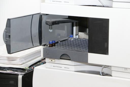 عکس آزمایشگاه تخصصی پرتو بشاش