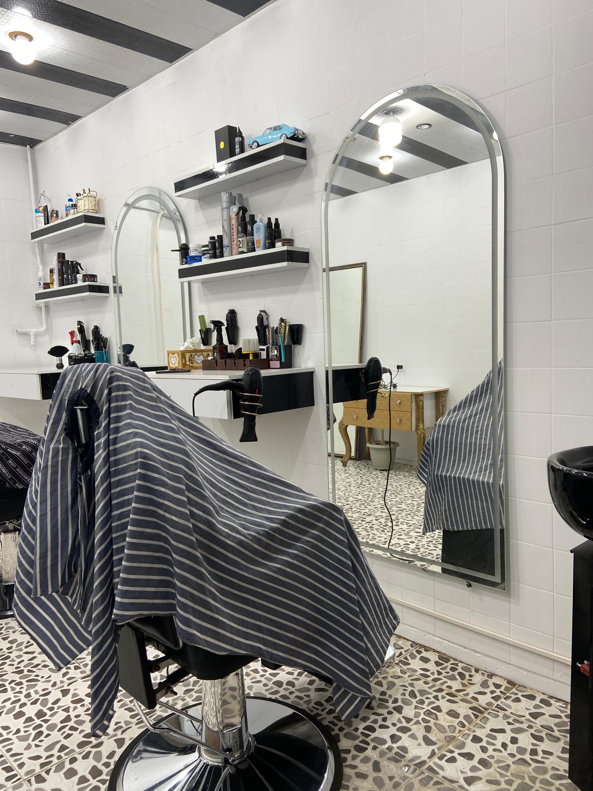 عکس آرایشگاه قیچی طلا