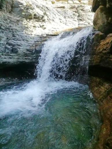 عکس آبشار هفت چشمه ارنگه