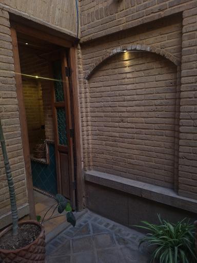 عکس سرای آناهیتا