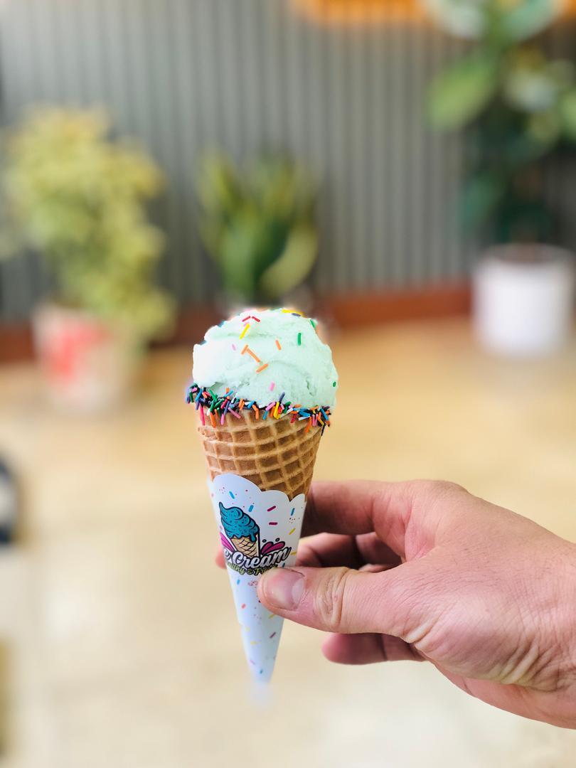 عکس کافه آبمیوه بستنی فرنام 