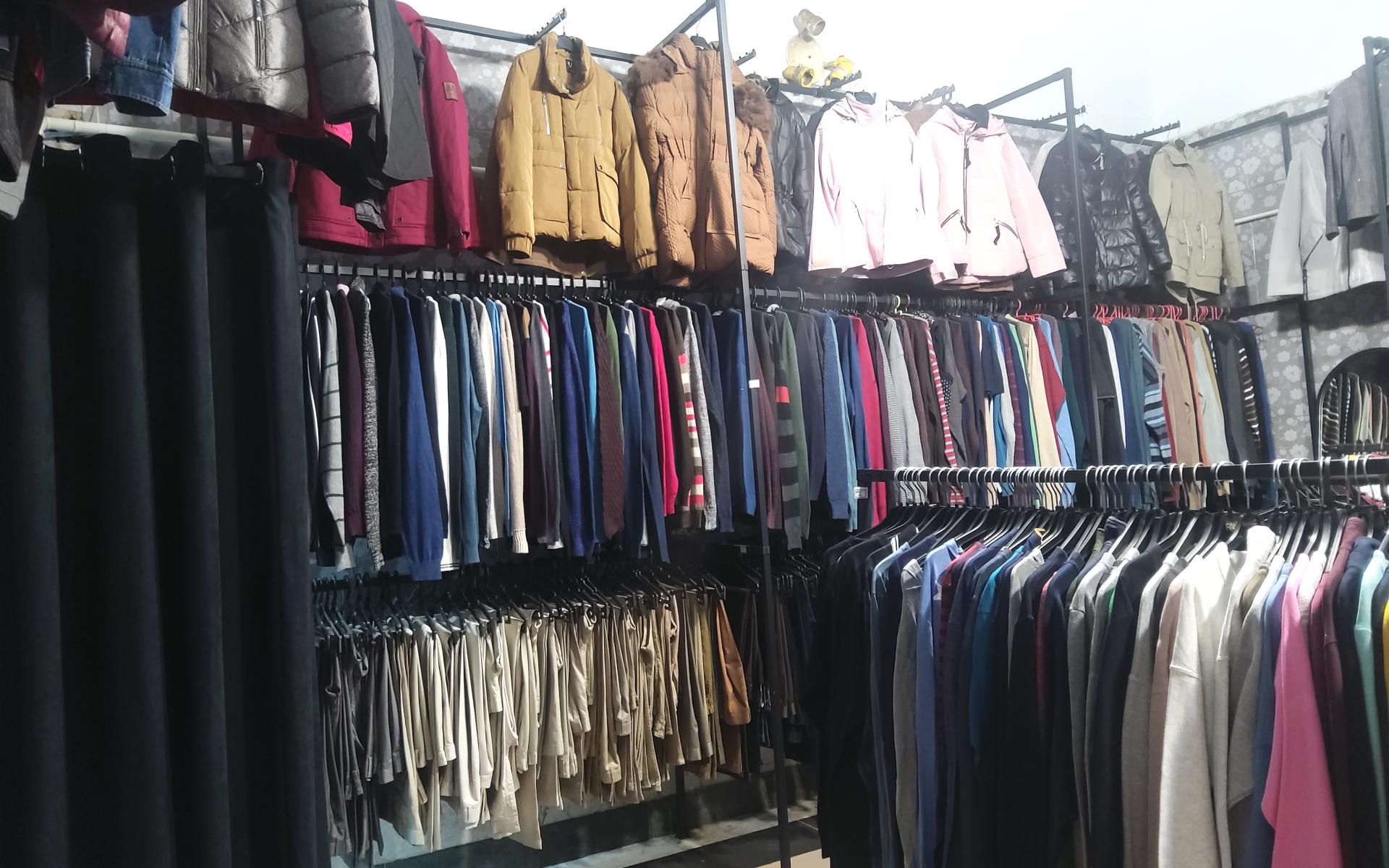 عکس پوشاک برند مارکت کریمی