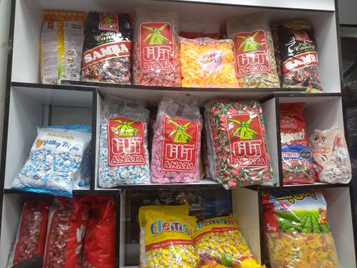 عکس دنیای اصلی شکلات و سوغات سیادت 