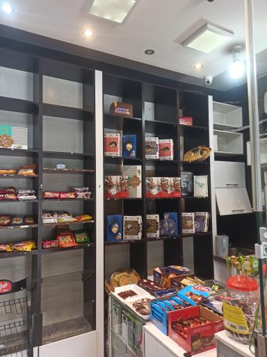 عکس سوپر مارکت و سوغات  ترمینال اسپادان 