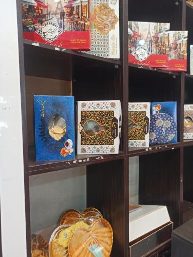 عکس سوپر مارکت و سوغات  ترمینال اسپادان 