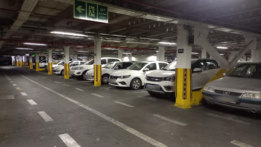 عکس پارکینگ بازار مبل ایران