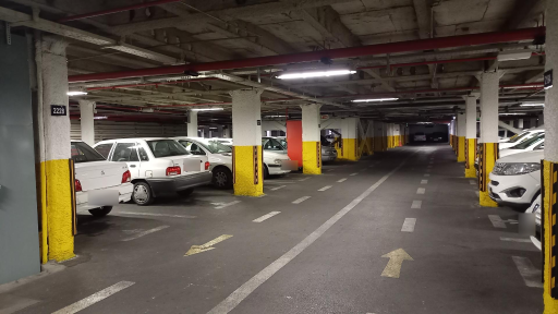 عکس پارکینگ بازار مبل ایران