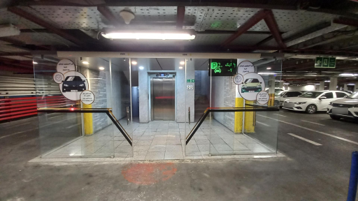 عکس پارکینگ بازار مبل ایران