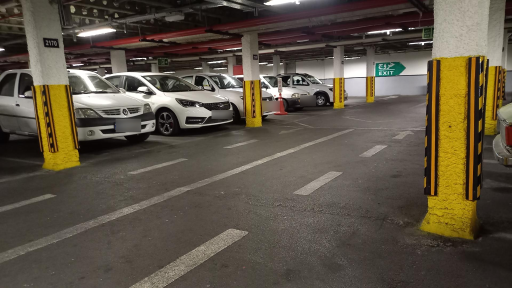 عکس پارکینگ بازار مبل ایران